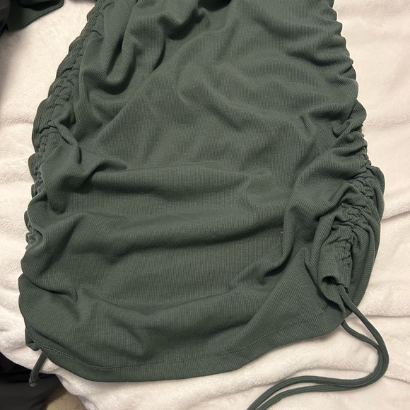 Vici kolby long sleeve ruched knit dress in green - Picture 7 of 9